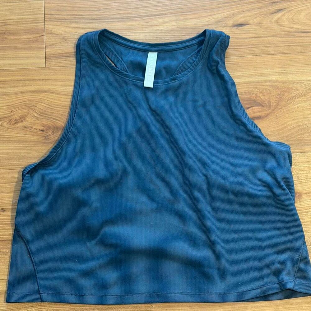 Athleta Women's Navy and Blue Crop-top